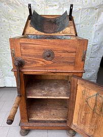 Impastatrice antica (gramola)