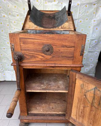 Impastatrice antica (gramola)