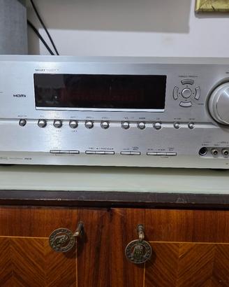 Amplificatore Onkyo HT-R640 da 850 watt.
