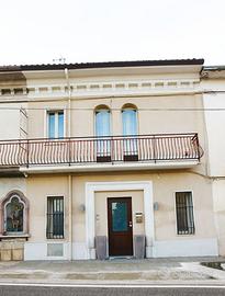 Splendida bifamiliare con giardino