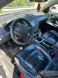 Ford mondeo station wagon