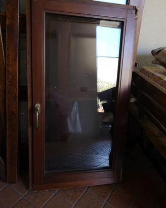 finestra in legno usata