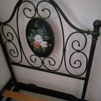 letti in ferro battuto con dipinto