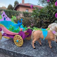 Isola perduta - carrozza con cavalli + barbie
