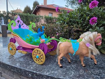Isola perduta - carrozza con cavalli + barbie