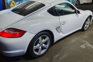 Porsche Cayman 2.7