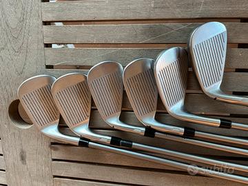 Ferri da golf taylormade Qi 10