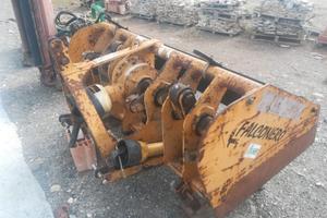 Vasta disponibilità di vangatrici per trattori