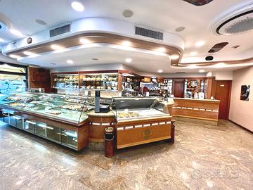 Arredamento per bar-pasticceria-gelateria