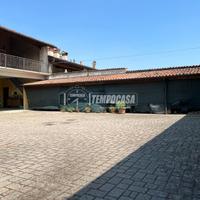 CASALE SU TRE LIVELLI E ARIA ESTERNA IDEALE PER RE