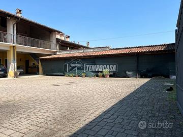 CASALE SU TRE LIVELLI E ARIA ESTERNA IDEALE PER RE