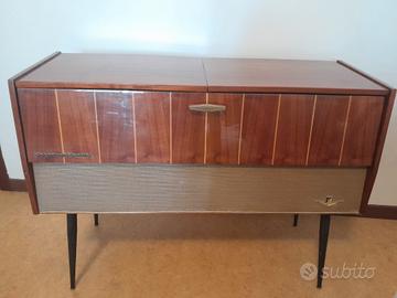 mobile antico radio augusta