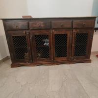 credenza in stile coloniale