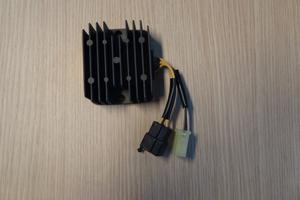 regolatore di tensione