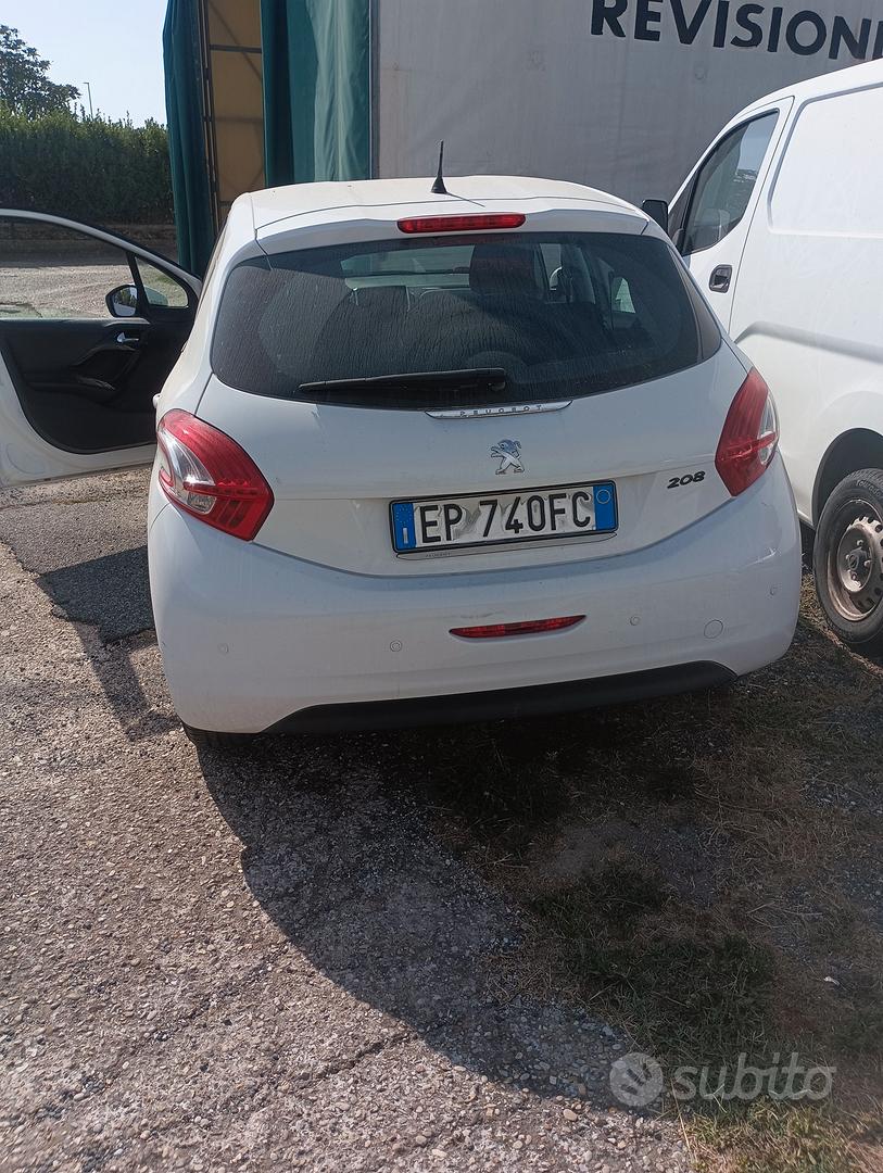 Peugeot 208 2012 photo 5