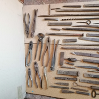 Martelli, chiavi inglesi, pinze, tenaglie, scalpel