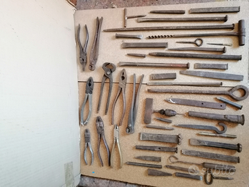 Martelli, chiavi inglesi, pinze, tenaglie, scalpel