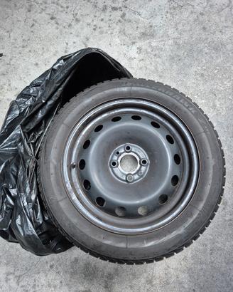 5 Gomme invernali  complete di cerchioni