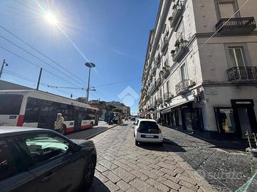 2 LOCALI A NAPOLI