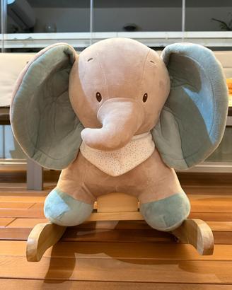 Elefante a dondolo