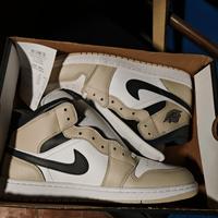 Nike Jordan 1 Mid Beige 