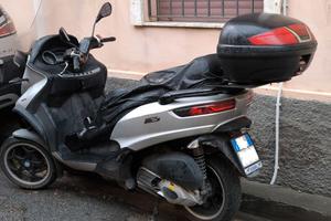 Scooterone Piaggio 3 ruote usato