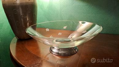 Centrotavola in cristallo e base in argento. 