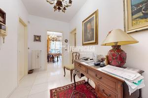 NUOVO PREZZO! Ampio 4 vani in stabile signorile