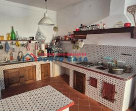 VALDERICE - Via Vespri - Casa a solo con giardino