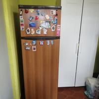 Frigorifero Indesit. 