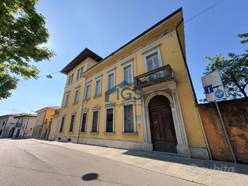 Villa di 585 m² con più di 5 locali a Rovato