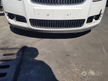 Paraurti anteriore skoda roomster anno 2008