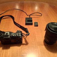 Canon R8 con obiettivo 24 - 105 F.4