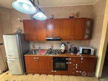 cucina e frigorifero