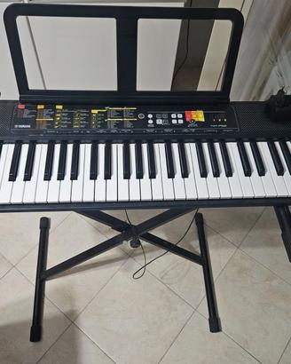 Tastiera yamaha completa di piano supporto