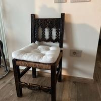 Set di 4 sedie antiche in legno intagliato