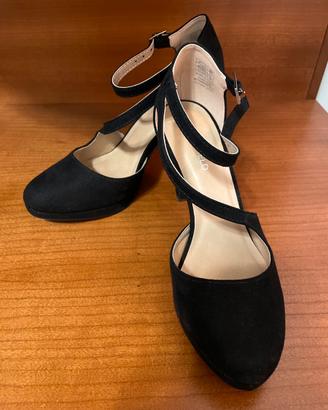 Scarpe con tacco alto nere in camoscio