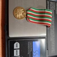Medaglia anniversario della vittoria.
Oro 750  