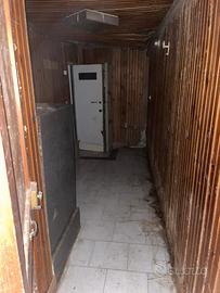 Magazzino Deposito con bagno interno palazzo