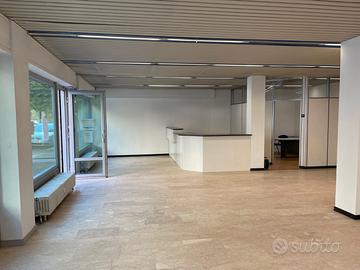 Piazza General Cantore, negozio