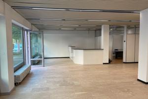 Piazza General Cantore, negozio