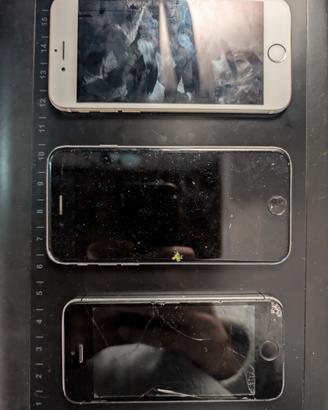 Lotto 3 iPhone per RICAMBI - Smartphone