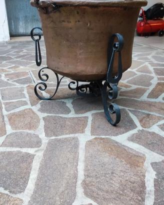 Vecchio paiolo in rame