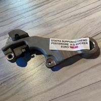 Staffa Supporto Freno Posteriore Harley-Davidson