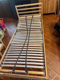 Letto singolo in legno con doghe reclinabili