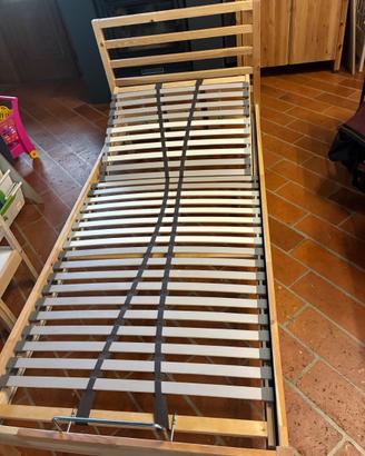 Letto singolo in legno con doghe reclinabili