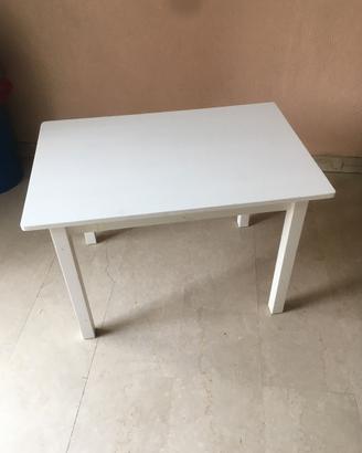 Tavolino e seggiolini in legno