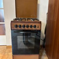 Cucina 4 fuochi con forno elettrico