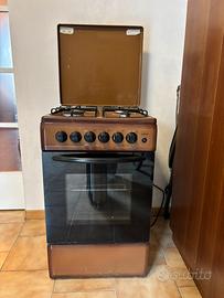 Cucina 4 fuochi con forno elettrico