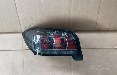FANALE POSTERIORE SX PEUGEOT 208 2019/2026